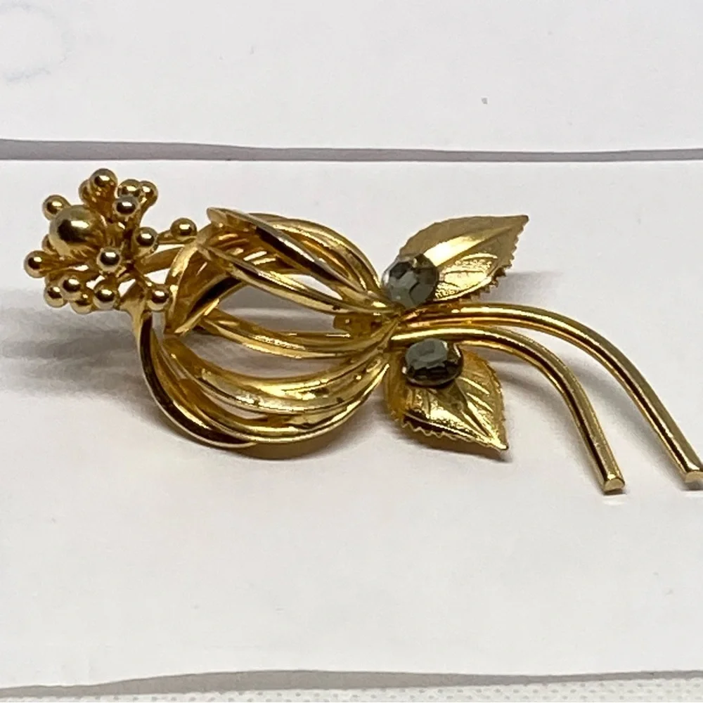 Vintage Warner New York Gold Tone Flower Brooch with Rhinestones